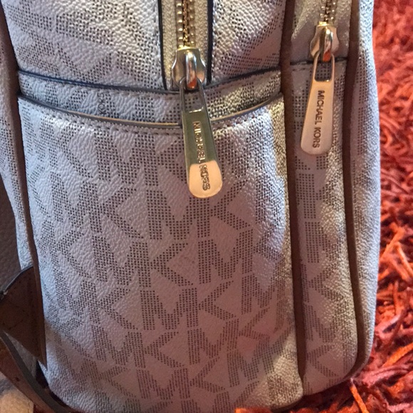 Large Micheal Kors backpack - Picture 7 of 7